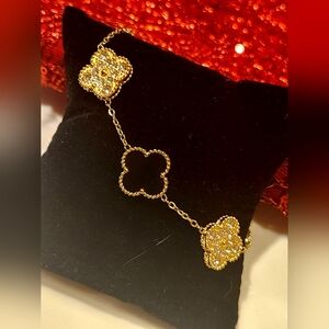 New model, Clover Black color. Cubic zirconia, Opal designer bracelet. Stainless